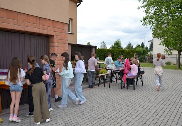Rozpoczęcie wakacji dla ministrant&oacute;w i scholi