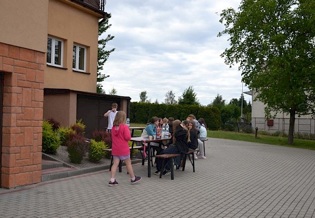 Rozpoczęcie wakacji dla ministrant&oacute;w i scholi