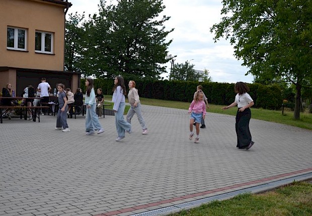 Rozpoczęcie wakacji dla ministrant&oacute;w i scholi