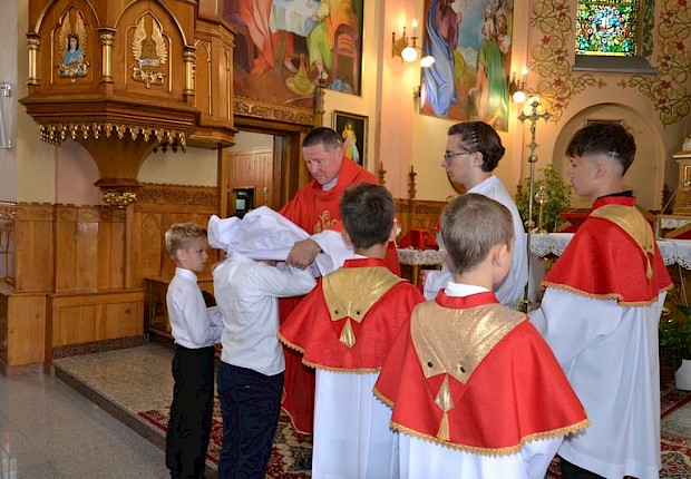 Przyjęcie do posługi ministranta