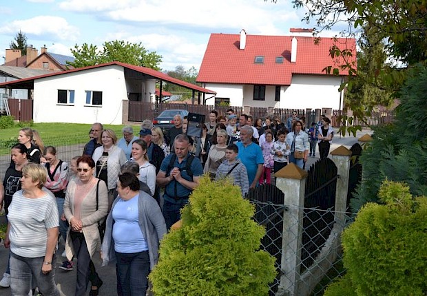 Pielgrzymka do Matki Bożej w lesie
