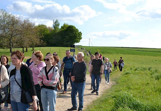 Pielgrzymka do Matki Bożej w lesie