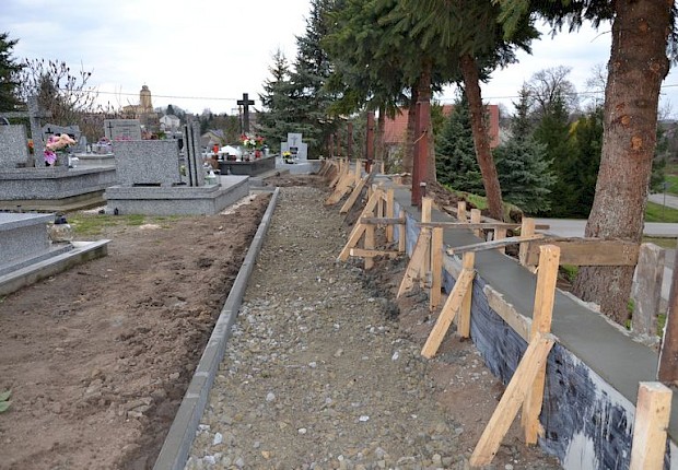 Zakończenie 1 etapu prac na cmentarzu parafialnym