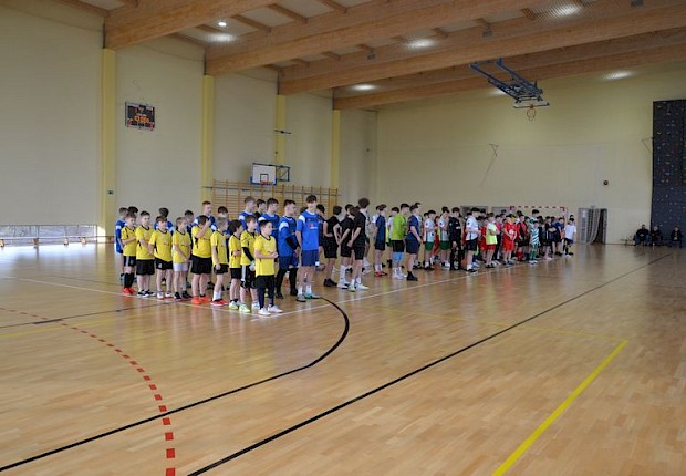 Archiprezbiteralny turniej ministrant&oacute;w w piłce halowej