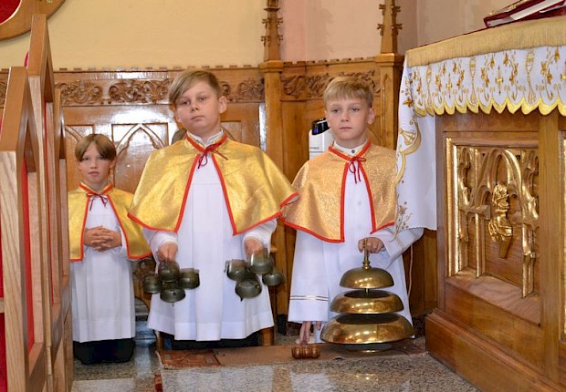 Przyjęcie do posługi ministranta