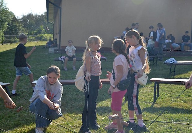 Święto pieczonego ziemniaka liturgicznej służby ołtarza