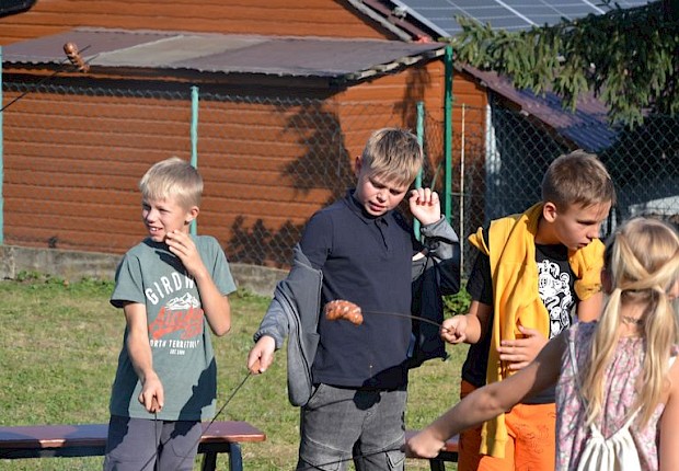 Święto pieczonego ziemniaka liturgicznej służby ołtarza