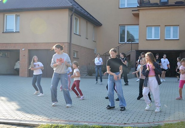 Święto pieczonego ziemniaka liturgicznej służby ołtarza