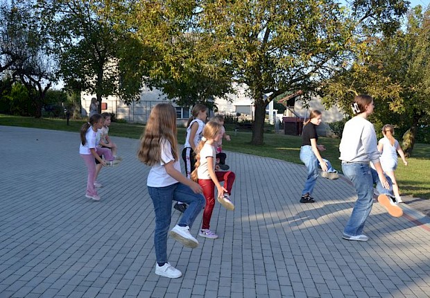 Święto pieczonego ziemniaka liturgicznej służby ołtarza