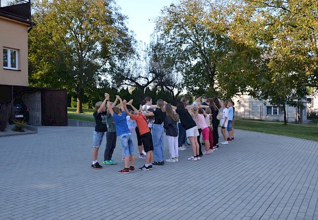 Święto pieczonego ziemniaka liturgicznej służby ołtarza