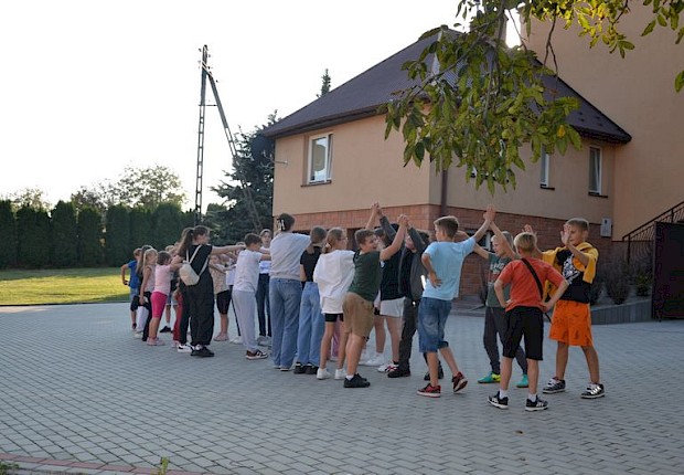 Święto pieczonego ziemniaka liturgicznej służby ołtarza