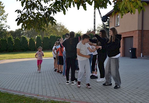 Święto pieczonego ziemniaka liturgicznej służby ołtarza