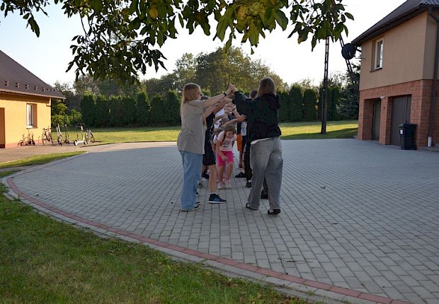 Święto pieczonego ziemniaka liturgicznej służby ołtarza