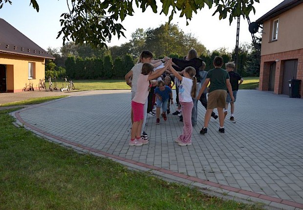 Święto pieczonego ziemniaka liturgicznej służby ołtarza