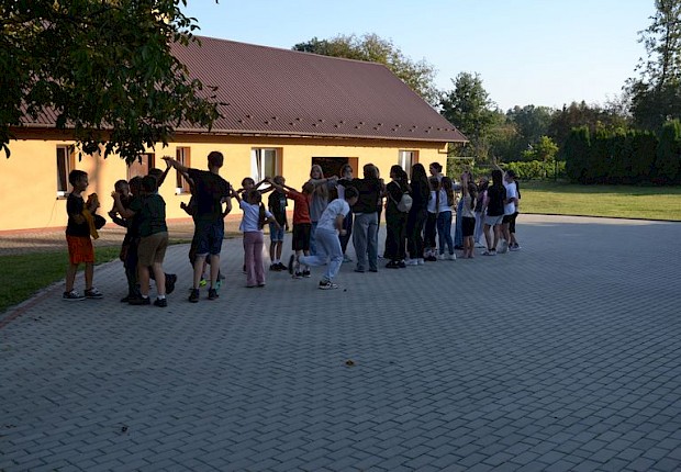 Święto pieczonego ziemniaka liturgicznej służby ołtarza