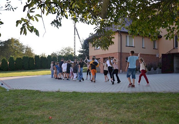 Święto pieczonego ziemniaka liturgicznej służby ołtarza