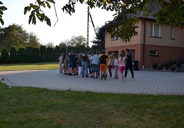 Święto pieczonego ziemniaka liturgicznej służby ołtarza
