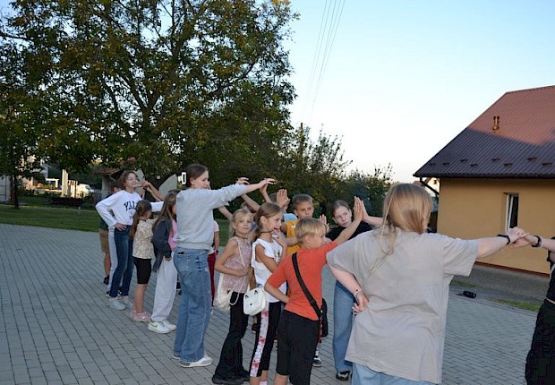 Święto pieczonego ziemniaka liturgicznej służby ołtarza