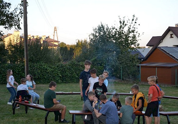 Święto pieczonego ziemniaka liturgicznej służby ołtarza