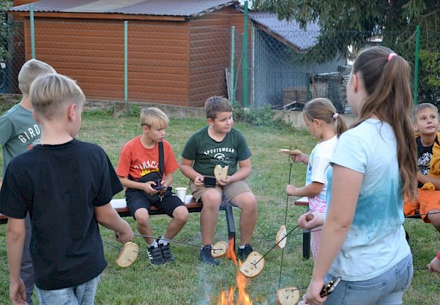 Święto pieczonego ziemniaka liturgicznej służby ołtarza