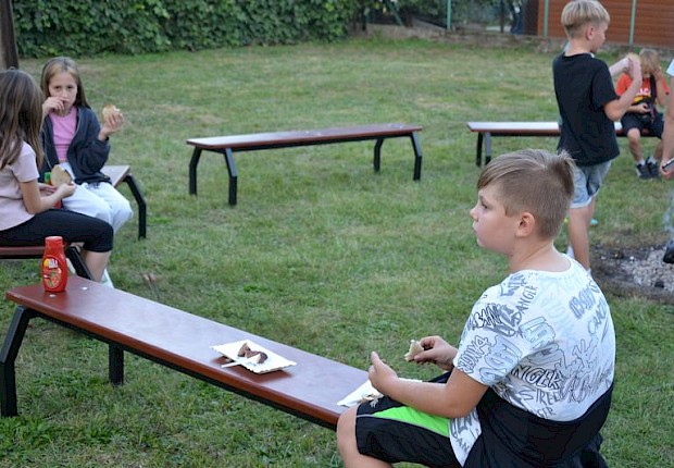 Święto pieczonego ziemniaka liturgicznej służby ołtarza