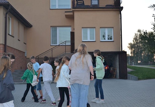 Święto pieczonego ziemniaka liturgicznej służby ołtarza