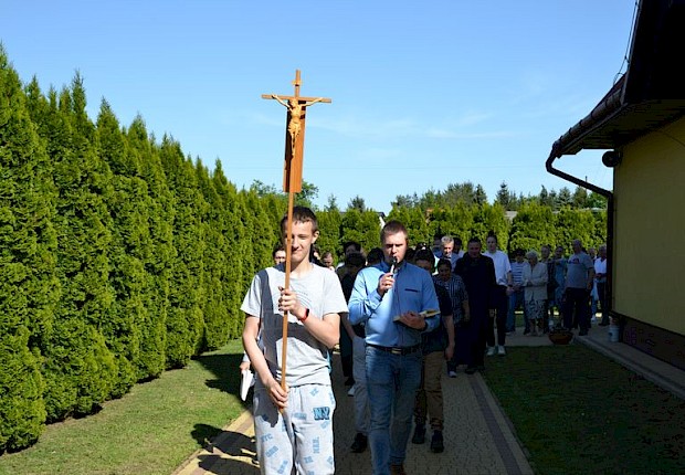 Pielgrzymka do Matki Bożej w lesie