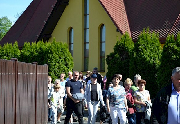 Pielgrzymka do Matki Bożej w lesie