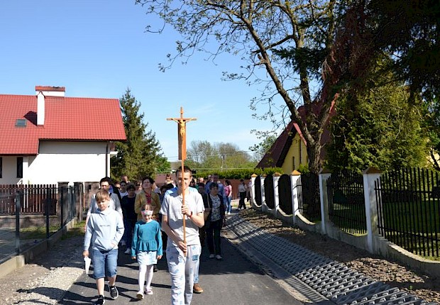 Pielgrzymka do Matki Bożej w lesie