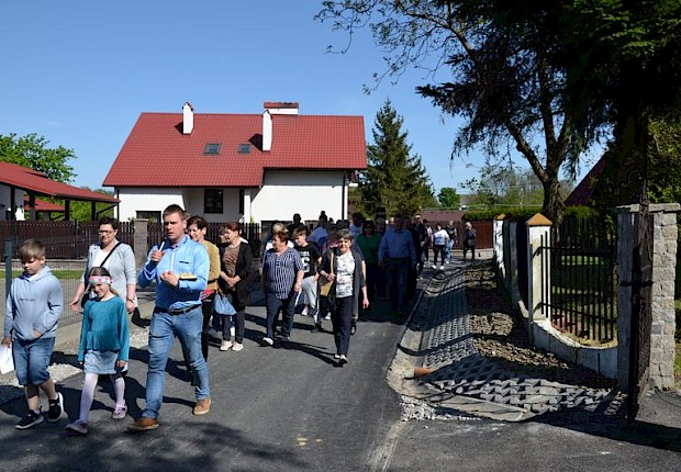 Pielgrzymka do Matki Bożej w lesie