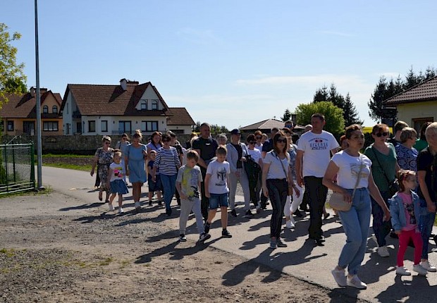 Pielgrzymka do Matki Bożej w lesie