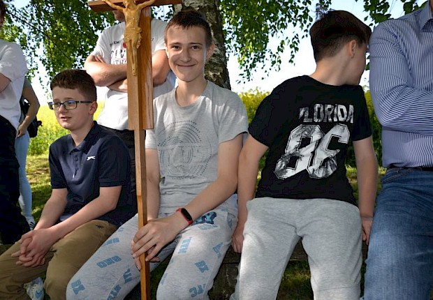 Pielgrzymka do Matki Bożej w lesie