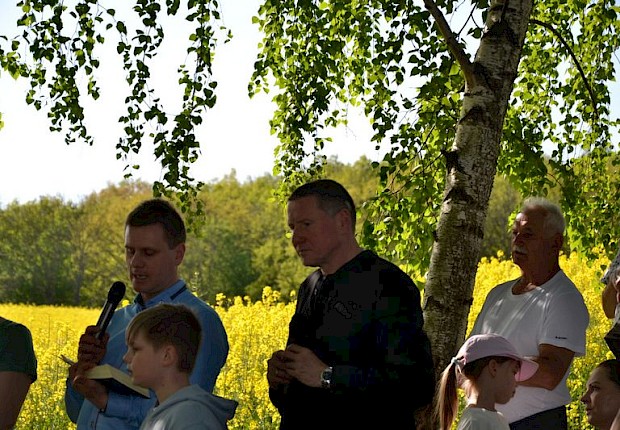 Pielgrzymka do Matki Bożej w lesie