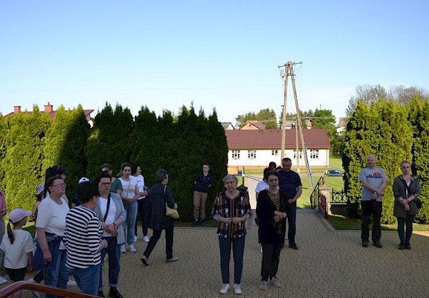Pielgrzymka do Matki Bożej w lesie