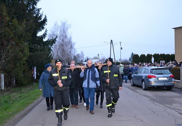 Parafialna droga krzyżowa