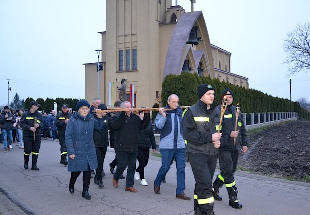 Parafialna droga krzyżowa