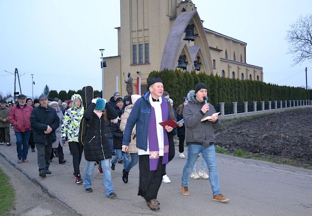 Parafialna droga krzyżowa
