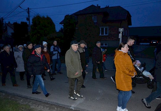 Parafialna droga krzyżowa