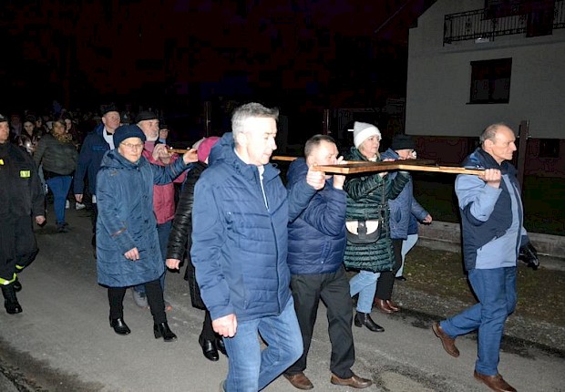 Parafialna droga krzyżowa