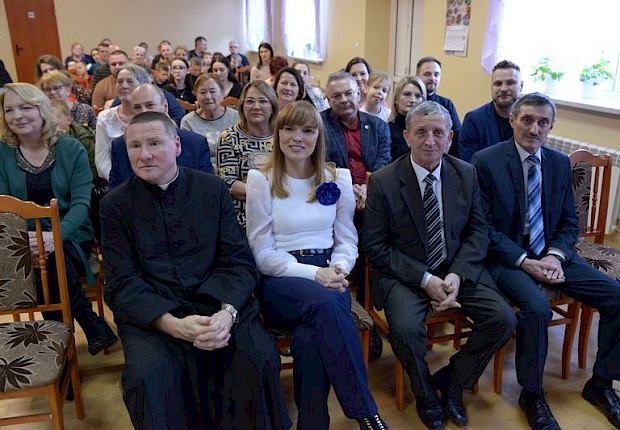 Jasełka i X Parafialny Przeglad Kolęd i Pastorałek