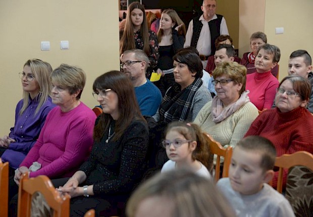 Jasełka i X Parafialny Przeglad Kolęd i Pastorałek
