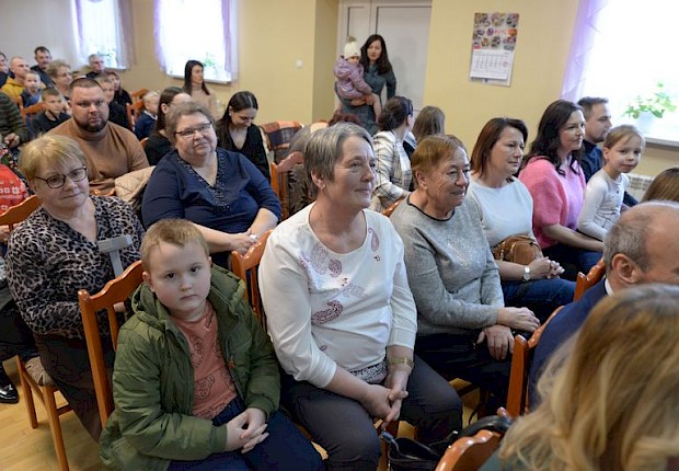 Jasełka i X Parafialny Przeglad Kolęd i Pastorałek