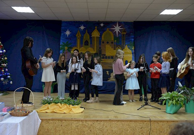 Jasełka i X Parafialny Przeglad Kolęd i Pastorałek