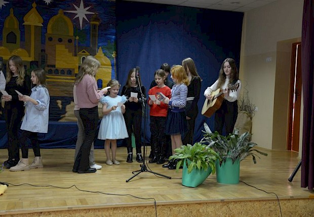 Jasełka i X Parafialny Przeglad Kolęd i Pastorałek