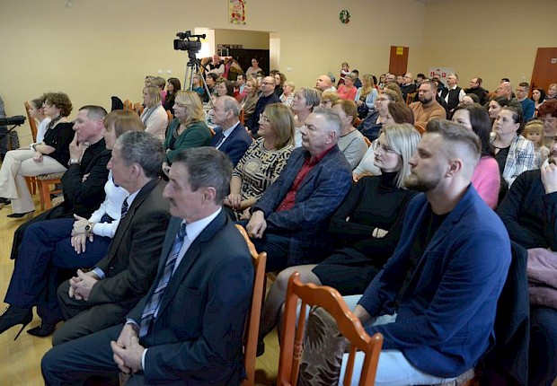 Jasełka i X Parafialny Przeglad Kolęd i Pastorałek