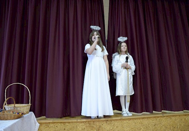 Jasełka i X Parafialny Przeglad Kolęd i Pastorałek