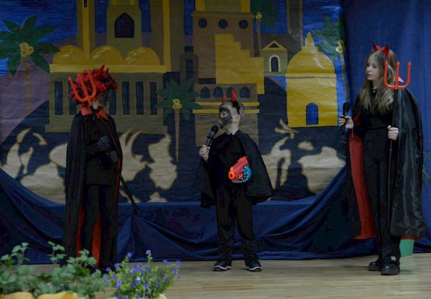 Jasełka i X Parafialny Przeglad Kolęd i Pastorałek