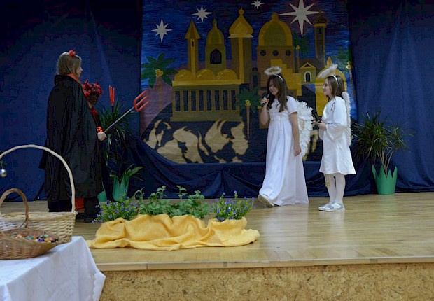 Jasełka i X Parafialny Przeglad Kolęd i Pastorałek