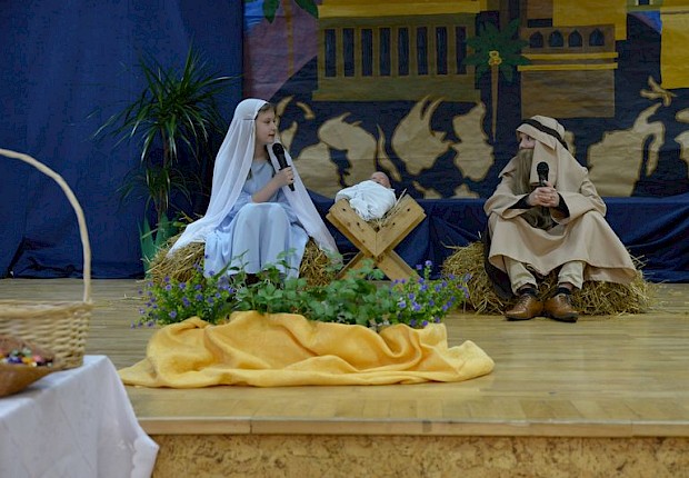 Jasełka i X Parafialny Przeglad Kolęd i Pastorałek