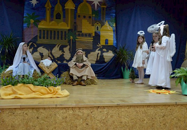 Jasełka i X Parafialny Przeglad Kolęd i Pastorałek